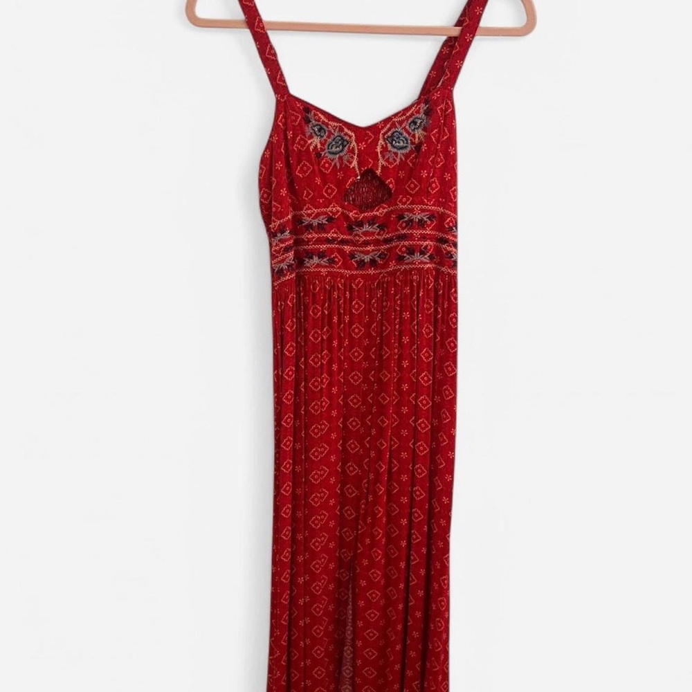 🌺 Red Boho Embroidered Maxi Dress – Size M – Xhilaration brand